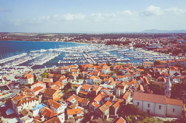 Vista aérea do Yacht Club e Marina em Biograd na Moru. Verão — Fotografia de Stock