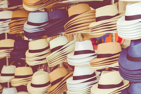 Several straw hats in a flea market — Stock Photo, Image
