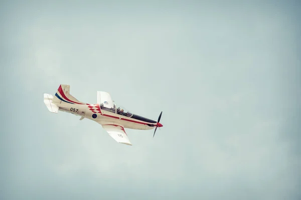 ZADAR, CROATIA - 26 апреля 2019 года: The Wings of Storm aerobatic dis — стоковое фото