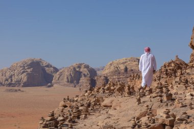 Wadi Rum, Ürdün'de Kızıl Çöl'ün Bedevi ve Panoramik görünümü
