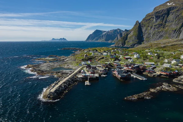 Vista aérea de Tind. Islas Lofoten. Noruega. El villag de pesca — Foto de Stock