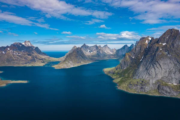 Légifotó a Reine, Lofoten szigetek, Norvégia. A halászvilla — Stock Fotó