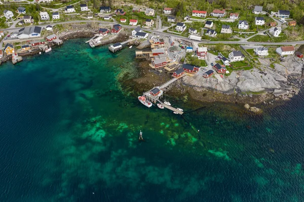 レーヌ、ロフォーテン諸島、ノルウェーの航空写真。釣りヴィラ — ストック写真