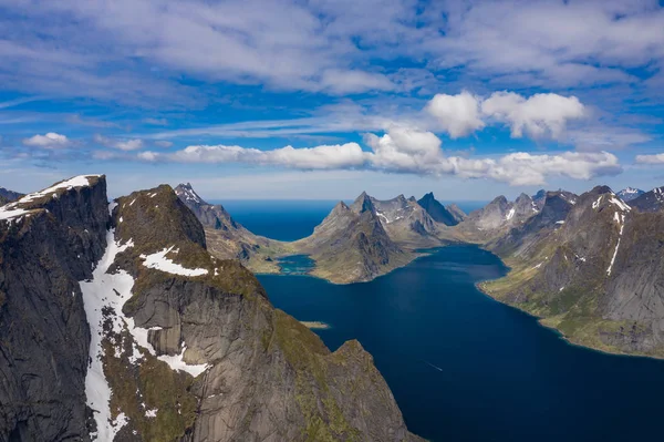 Légifotó a Reine, Lofoten szigetek, Norvégia. A halászvilla — Stock Fotó