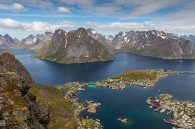 Lofoten adaları, Nordland üzerinde Reine balıkçı köyü. Norveç. 