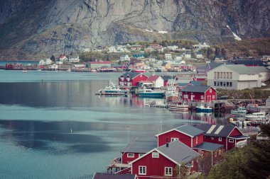 Lofoten adaları, Nordland üzerinde Reine balıkçı köyü. Norveç. 