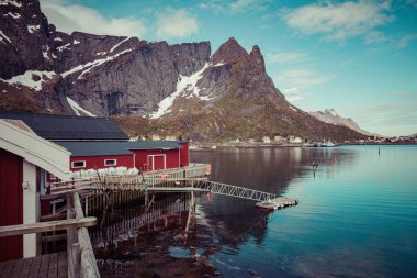 Lofoten adaları, Nordland üzerinde Reine balıkçı köyü. Norveç. 