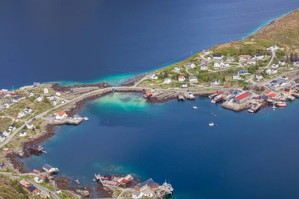 Reine vila piscatória nas ilhas Lofoten, Nordland. Noruega . — Fotografia de Stock