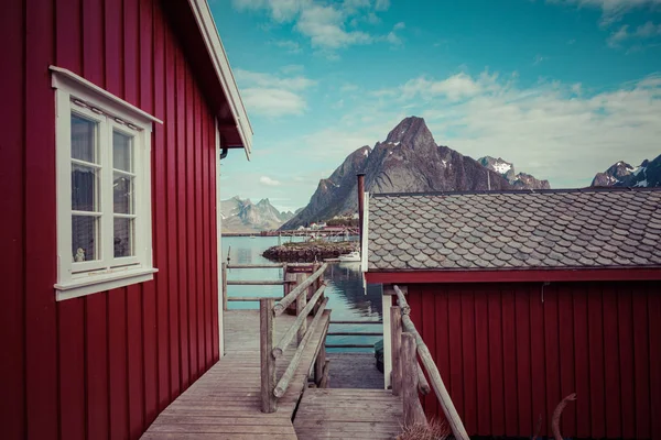 Reine vila piscatória nas ilhas Lofoten, Nordland. Noruega . — Fotografia de Stock
