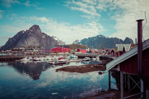 Reine fiskeby på Lofoten, Nordland. Norge. — Stockfoto