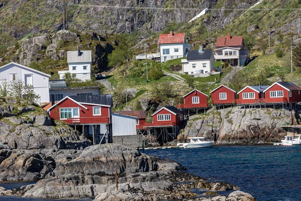 Traditionele architectuur in tind Fishing Village op Lofoten Isla — Stockfoto