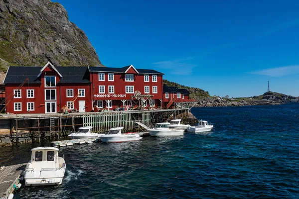 Tind, Norsko-23. května 2019: tradiční architektura v Tind Fi — Stock fotografie