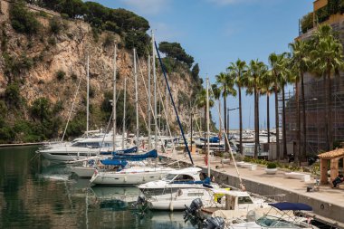 Monte Carlo, Monaco-04 Haziran 2019: Fontvielle Harbour, Monako,