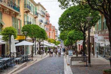 Monte Carlo, Monaco-04 Haziran 2019: Insanlar bir na ile yürüyüş