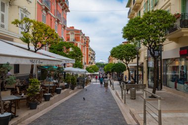 Monte Carlo, Monaco-04 Haziran 2019: Insanlar bir na ile yürüyüş