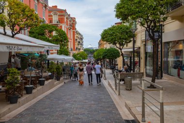 Monte Carlo, Monaco-04 Haziran 2019: Insanlar bir na ile yürüyüş