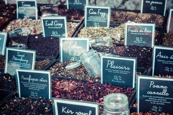 摩纳哥农贸市场上的各种香料. — 图库照片