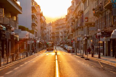 Nice, Fransa-Haziran 04, 2019: Nice kentinde güzel gündoğumu.