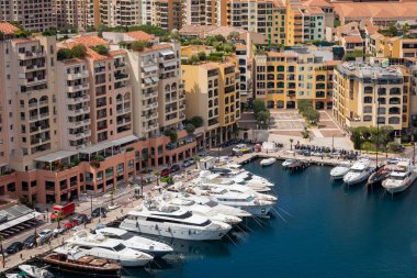 Monte Carlo, Monaco-04 Haziran 2019: Fontvielle Harbour, Monako,