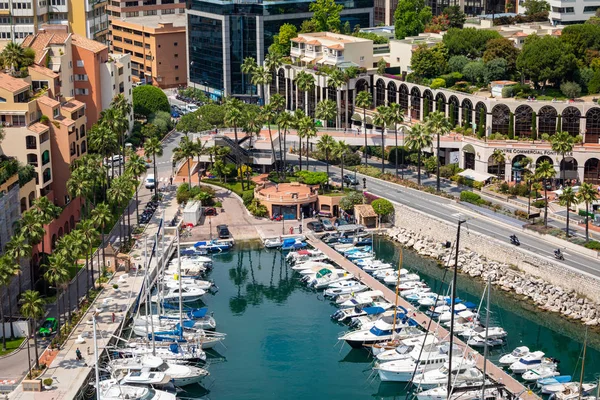 MONTE CARLO, MONACO - 04 DE JUNIO DE 2019: Fontvielle Harbour, Mónaco , —  Fotos de Stock