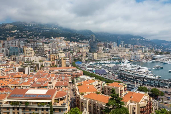 La Condamine, Μονακό-04 Ιουνίου, 2019: λιμάνι La Condamine. Πόλη — Φωτογραφία Αρχείου