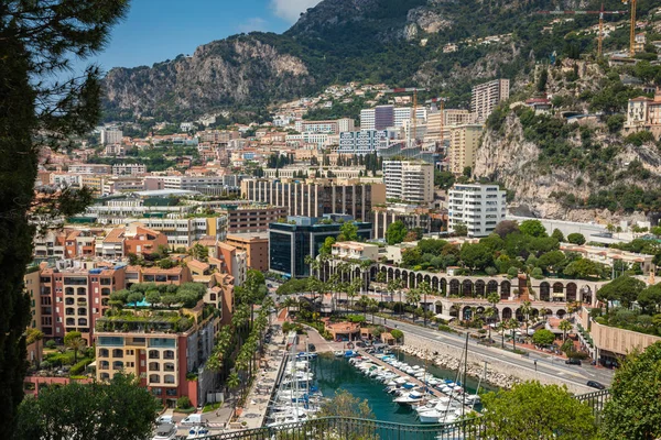 MONTE CARLO, MONACO - 04 DE JUNIO DE 2019: Fontvielle Harbour, Mónaco , — Foto de Stock