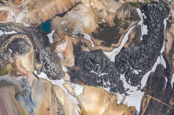 Landmannalaugar Ulusal Parkı - İzlanda. Gökkuşağı Dağları. Aeri