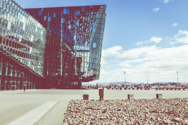 Reykjavik, İzlanda - 09 Haziran 2019: Harpa, konser salonu ve conf