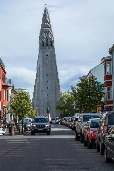レイキャビク, アイスランド - 6月 09, 2019: ハルグリムスキルカ大聖堂で — ストック写真