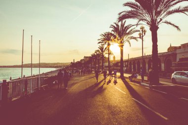 Gün batımından sonra akşamları güzel. Fransız Rivierası. Provence-Alpes