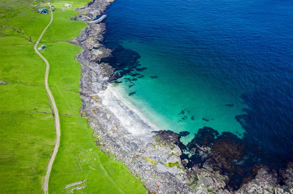 Veduta aerea dell'isola di Koltur nelle Isole Faroe, Nord Atlantico Oc — Foto Stock