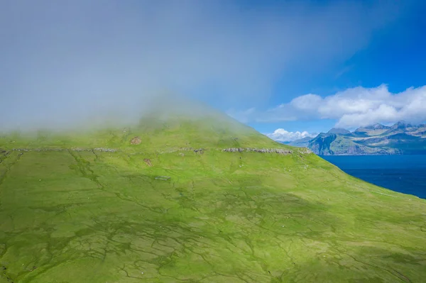 Widok z lotu ptaka na wyspę Koltur na Wyspach Owczych, północny Atlantyk OC — Zdjęcie stockowe