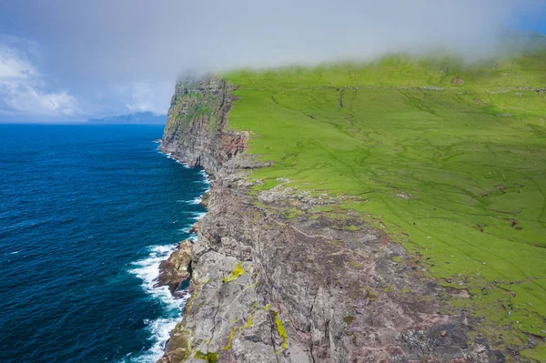 Vista aérea da ilha Koltur nas Ilhas Faroé, Atlântico Norte Oc. — Fotografia de Stock