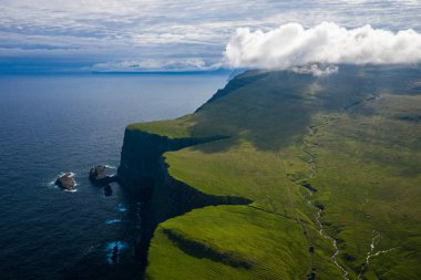 Faroe Adaları Mykines adasının havadan görünümü, Kuzey Atlantik O