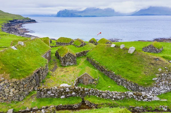 Vista aérea del pueblo pesquero en la isla de Koltur. Islas Feroe . —  Fotos de Stock