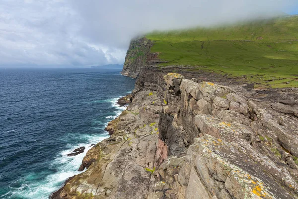 Utsikt över ön Koltur i Färöarna, Nordatlanten. Nej — Stockfoto