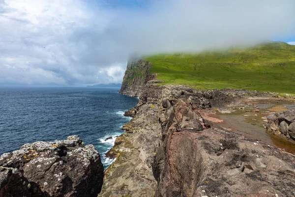 Vista da ilha Koltur nas Ilhas Faroé, Oceano Atlântico Norte. Não. — Fotografia de Stock