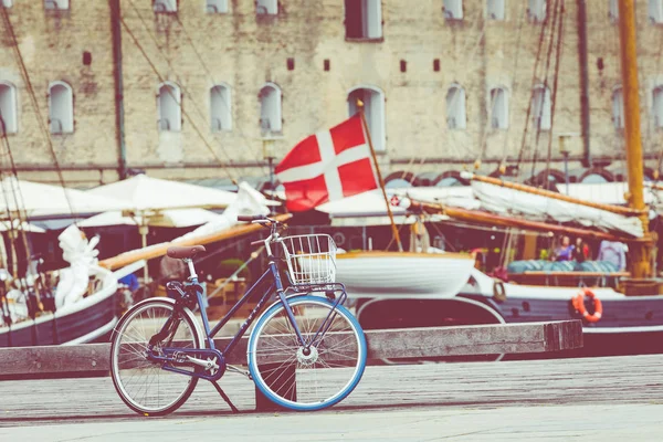 Kopenhaga, Dania-lipiec 02, 2019: malowniczy widok letni Nyhav — Zdjęcie stockowe