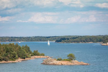 Ada ile pitoresk manzara. Baltık Denizi'nde. Aland Adaları,