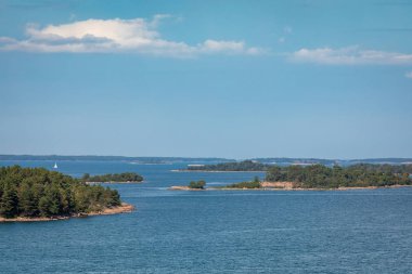 Ada ile pitoresk manzara. Baltık Denizi'nde. Aland Adaları,