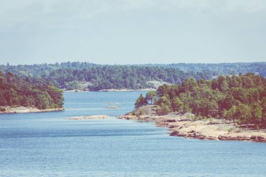 Ada ile pitoresk manzara. Baltık Denizi'nde. Aland Adaları,