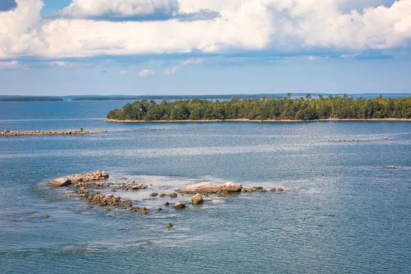 Pittoreskt landskap med ö. vid Östersjön. Åland, — Stockfoto