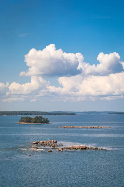 Ada ile pitoresk manzara. Baltık Denizi'nde. Aland Adaları, — Stok fotoğraf