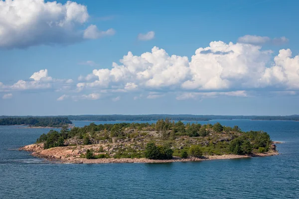 Festői táj szigettel. a Balti-tengeren. Aland-szigetek, — Stock Fotó