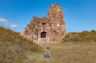 Bomarsund tarihi müstahkem site. Kale harabeleri. Finla