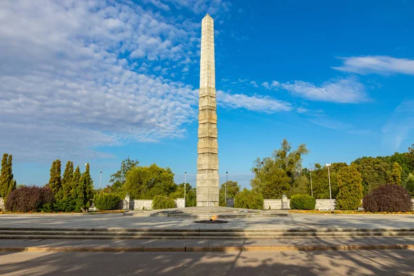 Monument to 1200 guardsmen. The first memorial, perpetuating the — Stock Photo, Image