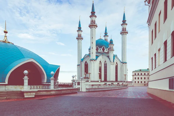 KAZAN, RUSSIA - SEPTEMBER 15, 2019: View on Kul Sharif mosque in — Stock Photo, Image