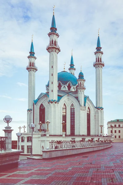 KAZAN, RUSSIA - SEPTEMBER 15, 2019: View on Kul Sharif mosque in — Stock Photo, Image