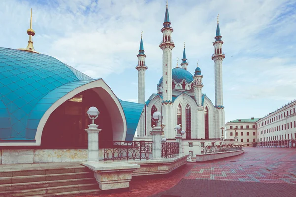 KAZAN, RUSSIA - SEPTEMBER 15, 2019: View on Kul Sharif mosque in — Stock Photo, Image