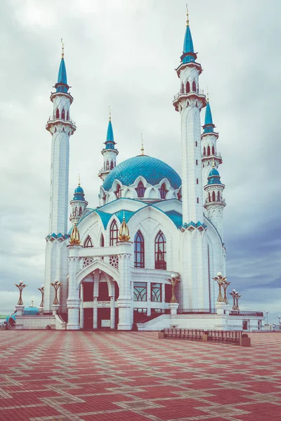 KAZAN, RUSSIA - SEPTEMBER 15, 2019: View on Kul Sharif mosque in — Stock Photo, Image